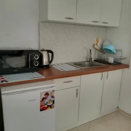 בית הארחה Apartment's Pita & Mare 3*
